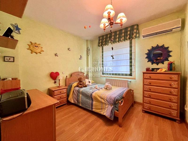 Foto 6e3e2461-9c41-493f-b588-3fef59fa8cec. Casa a schiera con riscaldamento parcheggio piscina in Fuenlabrada