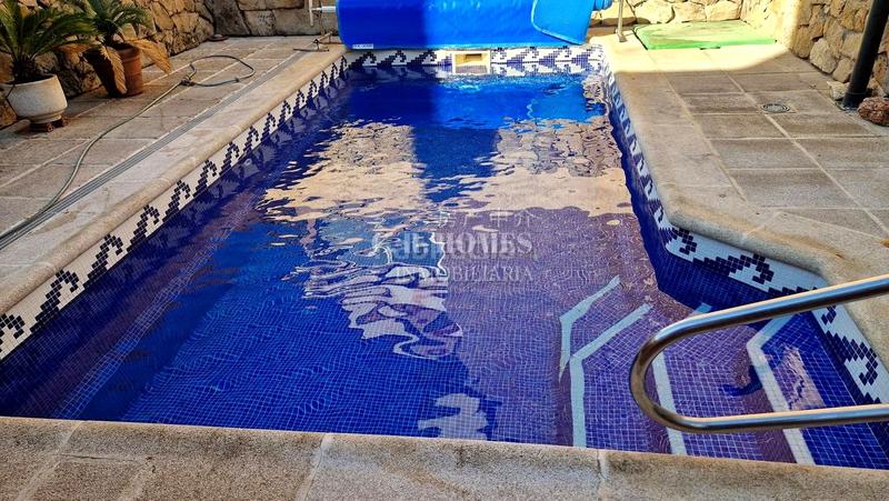 Foto fec6a90a-38af-464a-9bc2-a78b47b90376. Casa a schiera con riscaldamento parcheggio piscina in Fuenlabrada