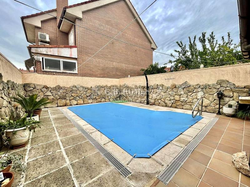 Foto bf4cd584-2ac0-46a4-a1ce-6f73c146234a. Casa adossada amb calefacció aparcament piscina a Fuenlabrada