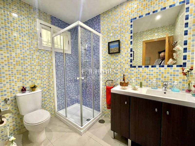 Foto cb938b8b-65c2-4214-8e5c-e3c8696ea1f1. Casa adossada amb calefacció aparcament piscina a Fuenlabrada