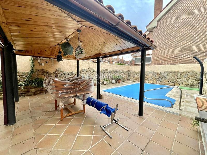 Foto d4d1809f-52ce-4f2b-93db-24c65a1b6043. Casa adossada amb calefacció aparcament piscina a Fuenlabrada