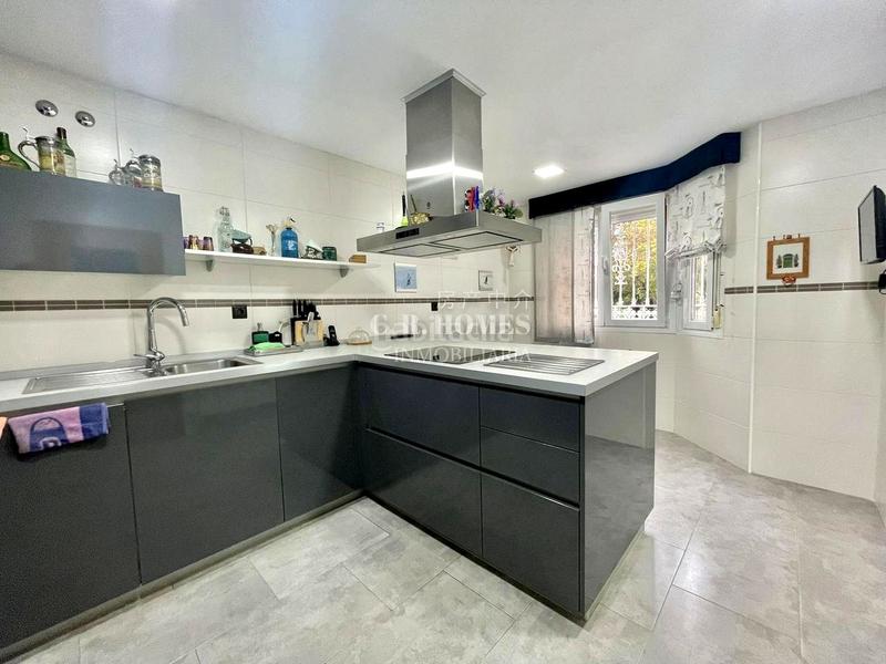 Foto 94d6b339-ea07-42dc-ae4e-364c5e90c93c. Semi detached house with heating parking pool in El Arroyo-La Fuente Fuenlabrada