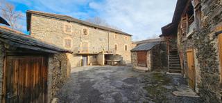 Casa a Llívia. Impresionante masía con era ceretana