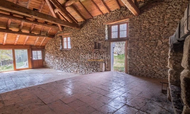 Foto 4ac30664-7969-4aa2-8b6a-c25fe277b83b. Casa amb xemeneia aparcament a Osseja
