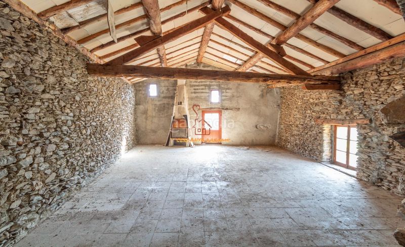Foto da1a7423-31b5-4864-8b2b-fb13f31c52e5. Casa amb xemeneia aparcament a Osseja