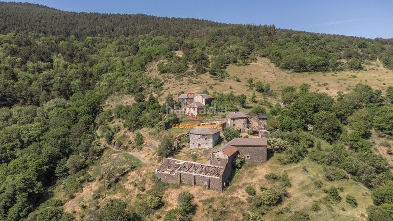 Foto db2e24db-c777-4459-845f-a6e988d27974. Casa amb xemeneia aparcament a Osseja