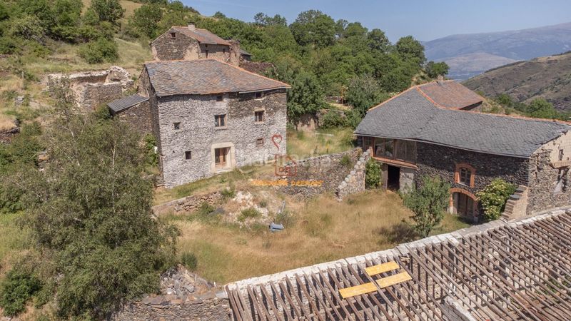 Foto ffa84138-f124-4909-a32b-9f4262586dd0. Casa amb xemeneia aparcament a Osseja