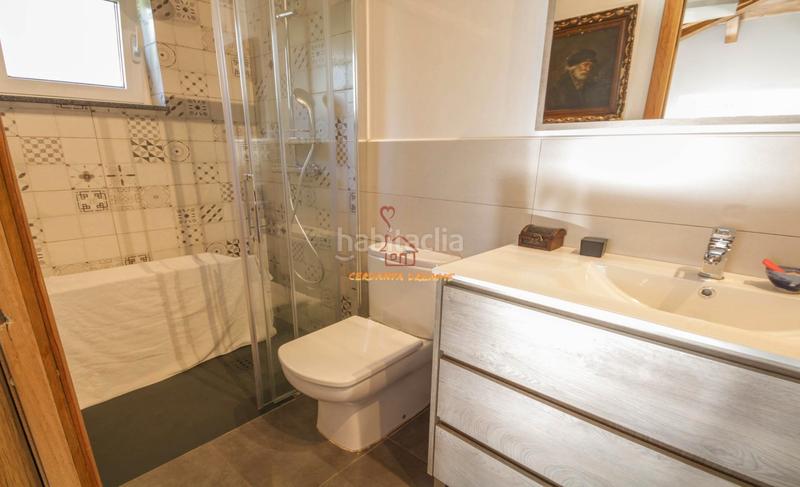 Foto 0752766c-1fb1-4a5d-b6d7-51755127e2a5. Casa pareada pareada con jardín en Enveitg