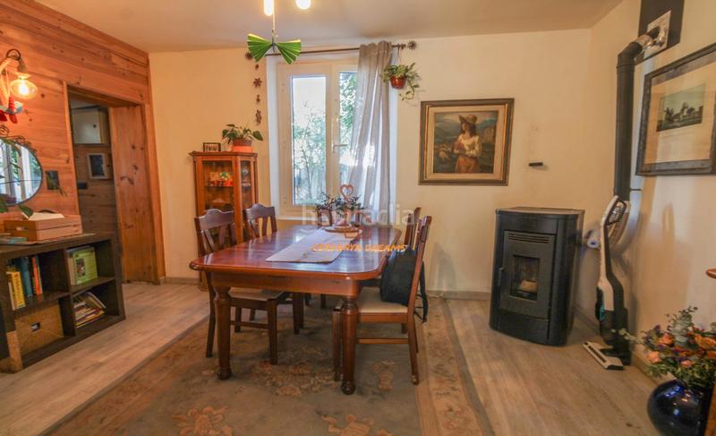 Foto 120ff2f7-230a-424a-983f-888e47cc5b15. Casa pareada pareada con jardín en Enveitg