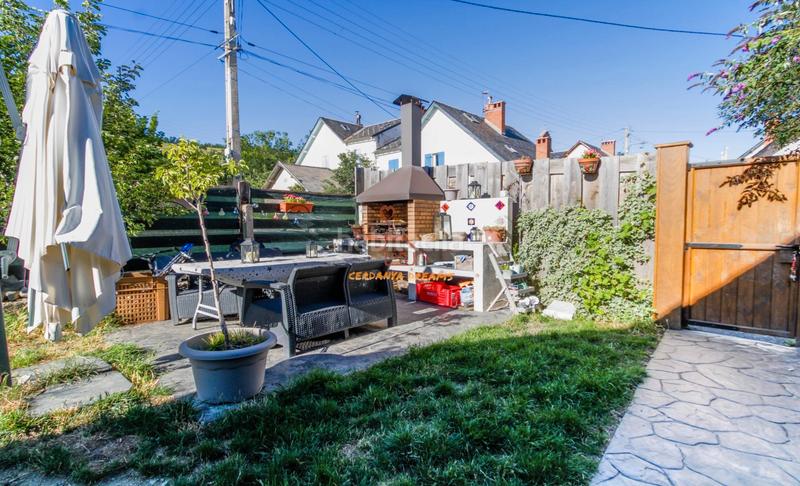 Foto 3134ee6b-972e-46d8-b23a-12a472782610. Casa pareada pareada con jardín en Enveitg