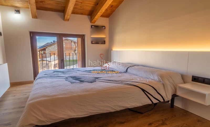 Foto 520f00c3-4939-4003-bc74-6786068a323e. Casa adossada amb xemeneia calefacció aparcament a Fontanals de Cerdanya