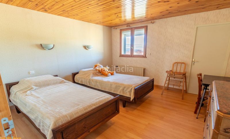 Foto 604954e2-41fd-4856-b7e2-1245614e8fb6. Casa  con gran jardín en Osseja