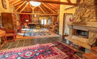 Casa in Angoustrine-Villeneuve-des-Escaldes. Gran casa histórica y única