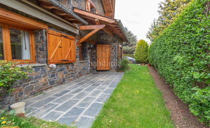 Foto 652e6102-7ac9-4b12-a780-a52bc7185244. Chalet  con jardín privado en Llívia