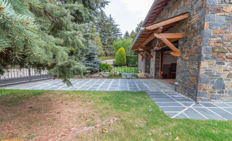 Foto b13ab8c3-2f28-4f55-a341-18ed6cfc3234. Chalet  con jardín privado en Llívia