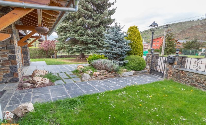 Foto b9b9c4d9-9437-48cd-95d5-d4378390b81e. Chalet  con jardín privado en Llívia