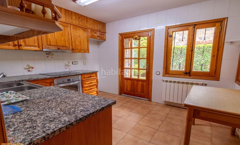 Foto f9233a2a-33b1-4d10-8341-5b9b23086d02. Chalet  con jardín privado en Llívia