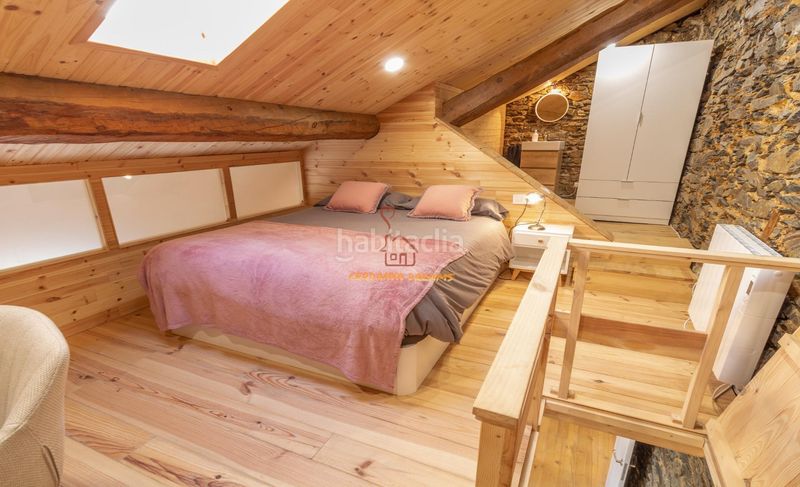 Foto 15a7cf55-07a6-488d-9aee-e751e2180e38. Planta baixa amb xemeneia calefacció aparcament a Osseja