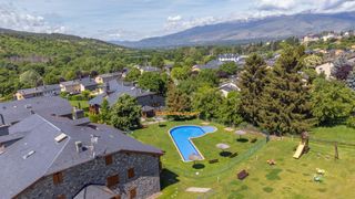 Appartement à Osseja. Apartamento con piscina comunitaria