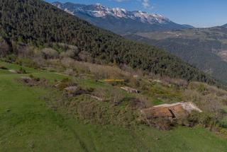 Masia a Montellà i Martinet. Gran finca con casa a rehabilitar