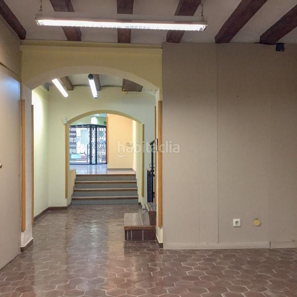 Foto 86cbeefc-93f6-4dc5-9140-139f0ae0ca7a. Local comercial a Sant Antoni Barcelona