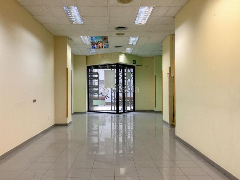 Foto de1697e5-1aae-4a3b-9260-844b0f581a47. Local comercial a Sant Antoni Barcelona