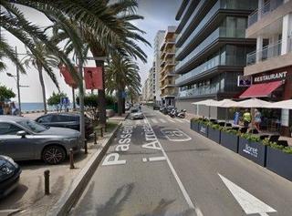 Local commercial  Pintor huguet 2 (lloret de mar). Local comercial en venta en primera línea de playa  lloret de ma