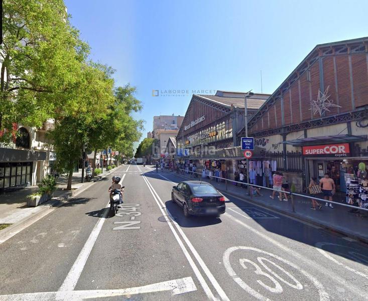 Foto 3abd74c1-8614-409b-a31e-cf31d50c8a56. Alquiler local comercial local en traspaso en c creu coberta en Barcelona