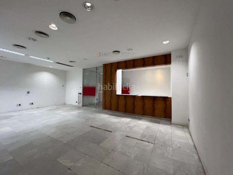 Foto b5e9e85c-0ffd-4bcf-8728-e26b3fcec656. Alquiler local comercial  en alquiler en la rambla en Barcelona