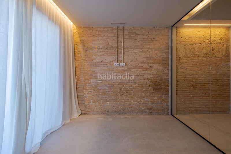 Foto 16165e3c-9121-4c91-a43d-92c94edce4c0. Local comercial local oficina en venta en dr. trueta en Barcelona