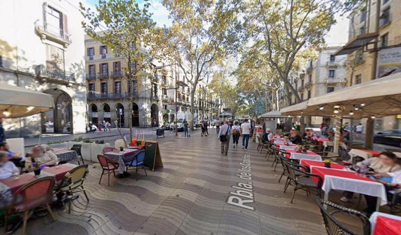 Foto 1da4870a-8431-4e96-a586-fbdf5d998464. Pas-de-porte local commercial dans Raval Barcelona