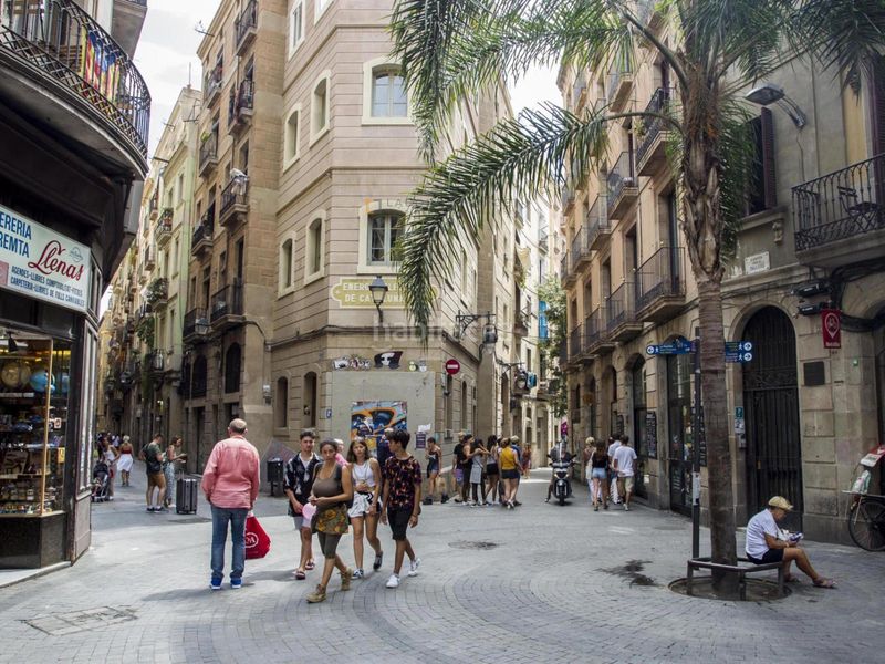 Foto 662398e4-eddd-48eb-9871-ddd212dd4326. Local comercial a Raval Barcelona