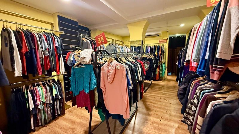 Foto b4880cf0-f0d7-4ff3-b775-97f7e9b60f39. Local comercial a Raval Barcelona