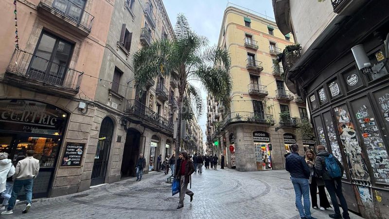 Foto d6198a15-b4b3-45ea-a89b-4f4f15150fc0. Local comercial a Raval Barcelona