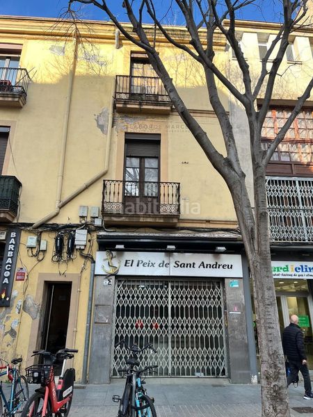 Foto e819ccb1-9ece-4254-8e72-e061bce69d91. Edifici a Sant Andreu de Palomar Barcelona