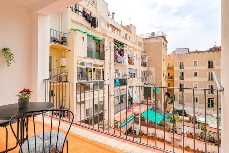 Foto b9b3ae73-c9e0-472d-95d5-38e58df26adc. Gebäude in Raval Barcelona