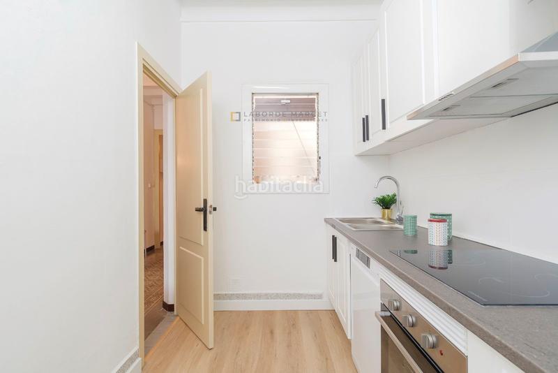 Foto db9c7a27-cf1b-444c-8a64-27340a0345d3. Gebäude in Raval Barcelona