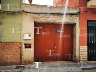 Terreny residencial  Carrer de cervantes. Patio de 120 metros