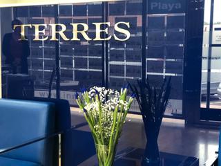 Rent Penthouse  Carrer n'octavi ten i orenga. Atico en alquiler