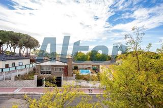Edifici  Calle pino. Edificio en venta en móstoles y con 558 m2.