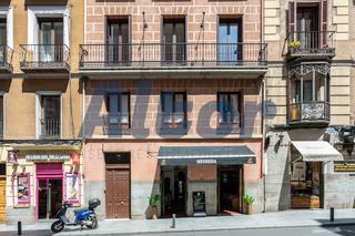 Edificio  Mayor. Venta de local y 3 plantas de pisos
