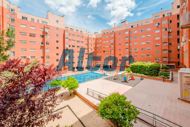 Foto a89f6b5d-0a22-4696-9044-6f3b69a69a33. Dúplex en Sanchinarro Madrid