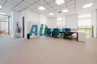 Office space  Arte. Magnifica oficina reformada en arturo soria