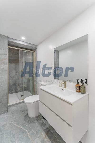 Foto 405d38e6-97e8-4731-8189-a3a620943a9e. Piso en Universidad-Malasaña Madrid