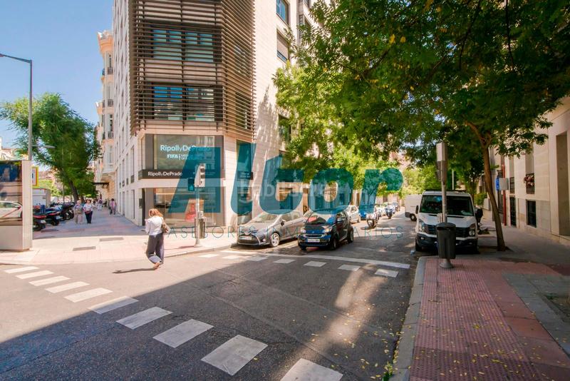Foto 11c2748e-86b3-47e3-81a3-d46c0b113642. Locale commerciale in Almagro Madrid