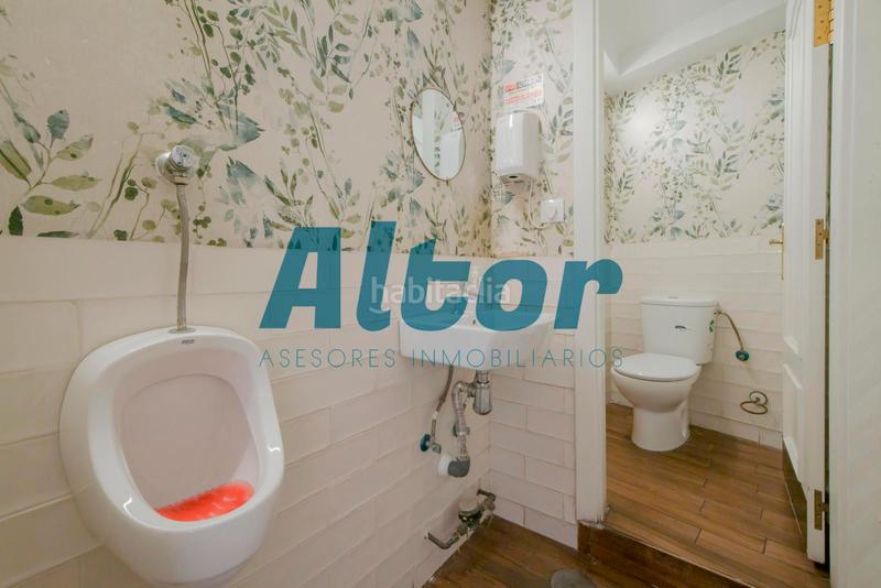 Foto 5cf080fd-e0d5-42f9-b704-62e1fa41fee3. Locale commerciale in Almagro Madrid