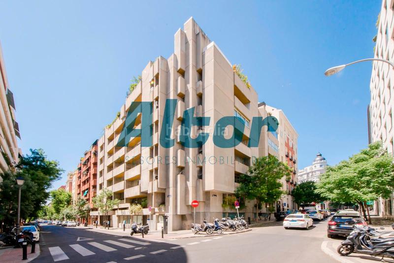 Foto 754e62da-dbc6-42d5-87d1-dc3af7a9fe31. Locale commerciale in Almagro Madrid