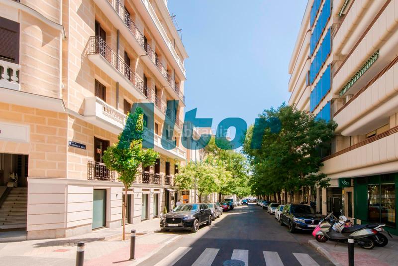 Foto d75f2d76-f6a2-45a5-b321-a7036492f127. Locale commerciale in Almagro Madrid