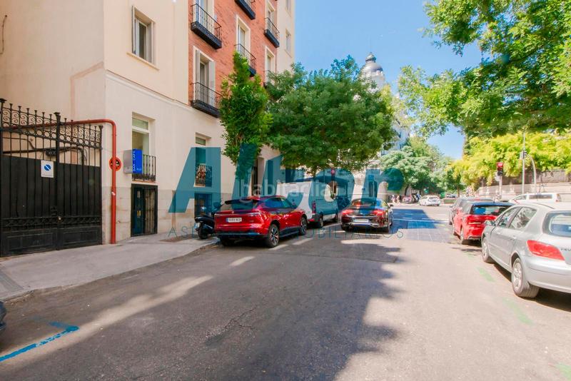 Foto e7525e49-c44e-45c8-a6d1-4ee59cd07069. Locale commerciale in Almagro Madrid