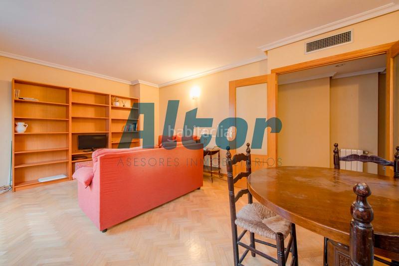 Foto f8cc4d85-c4b0-48d0-8bf8-236ac6657fb0. Pis amb calefacció aparcament a Guindalera Madrid